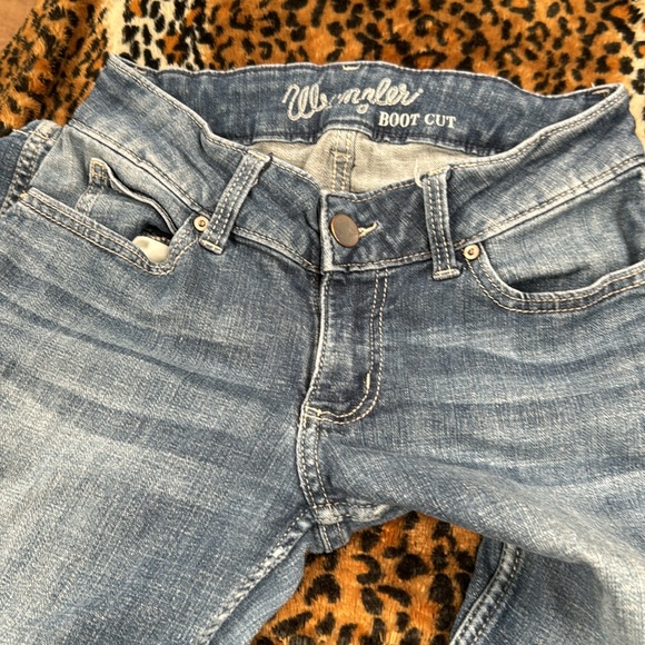 Wrangler 3 X 32 Boot Cut jeans. - Picture 3 of 4